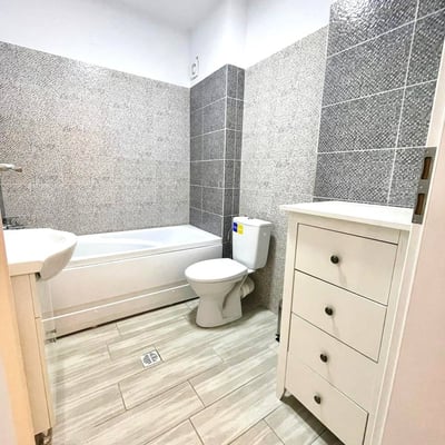 Аренда отличной 1-комнатной квартиры с отдельной кухней и балконом, Кьяжна, Бухарест, Румыния